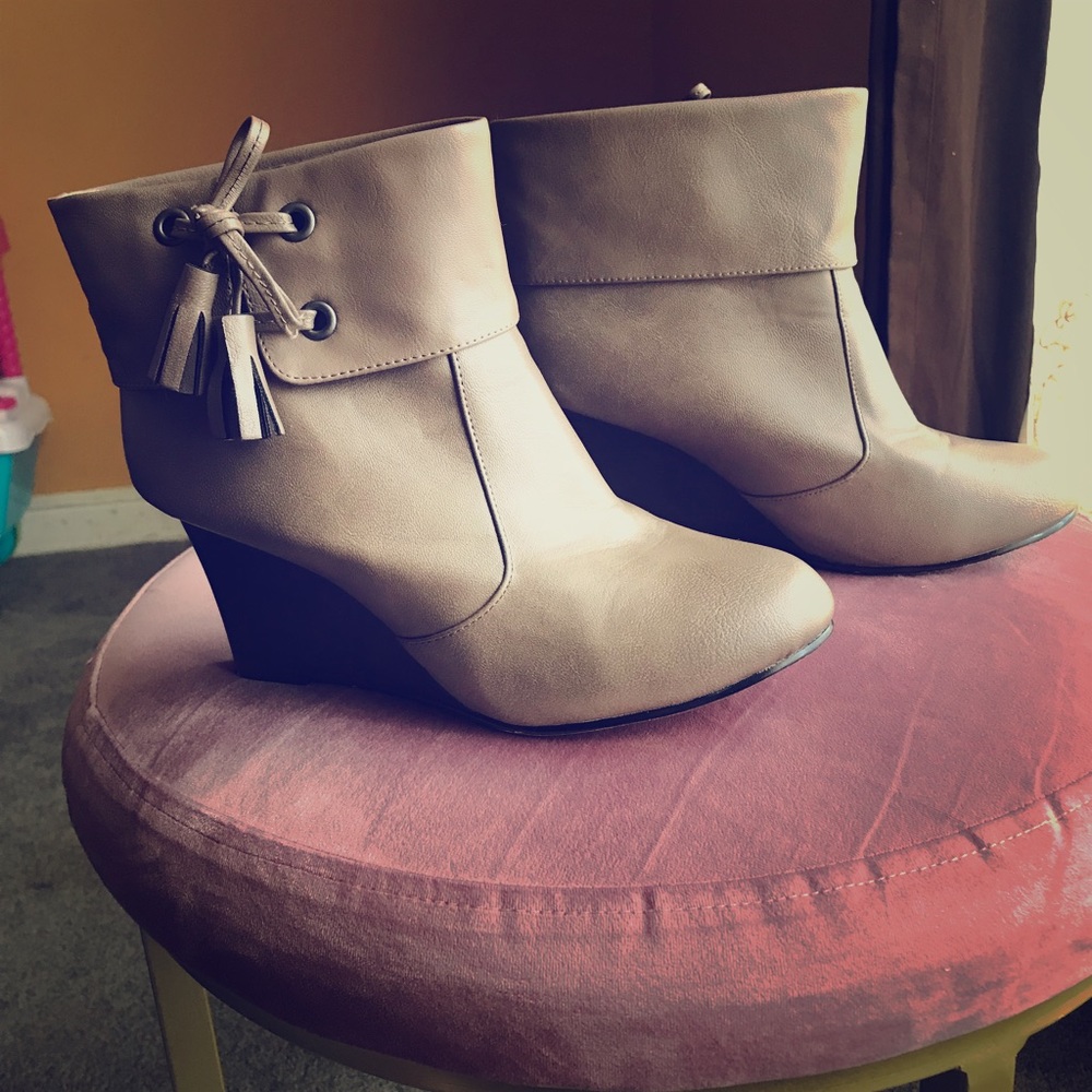 Tan faux leather ankle booties